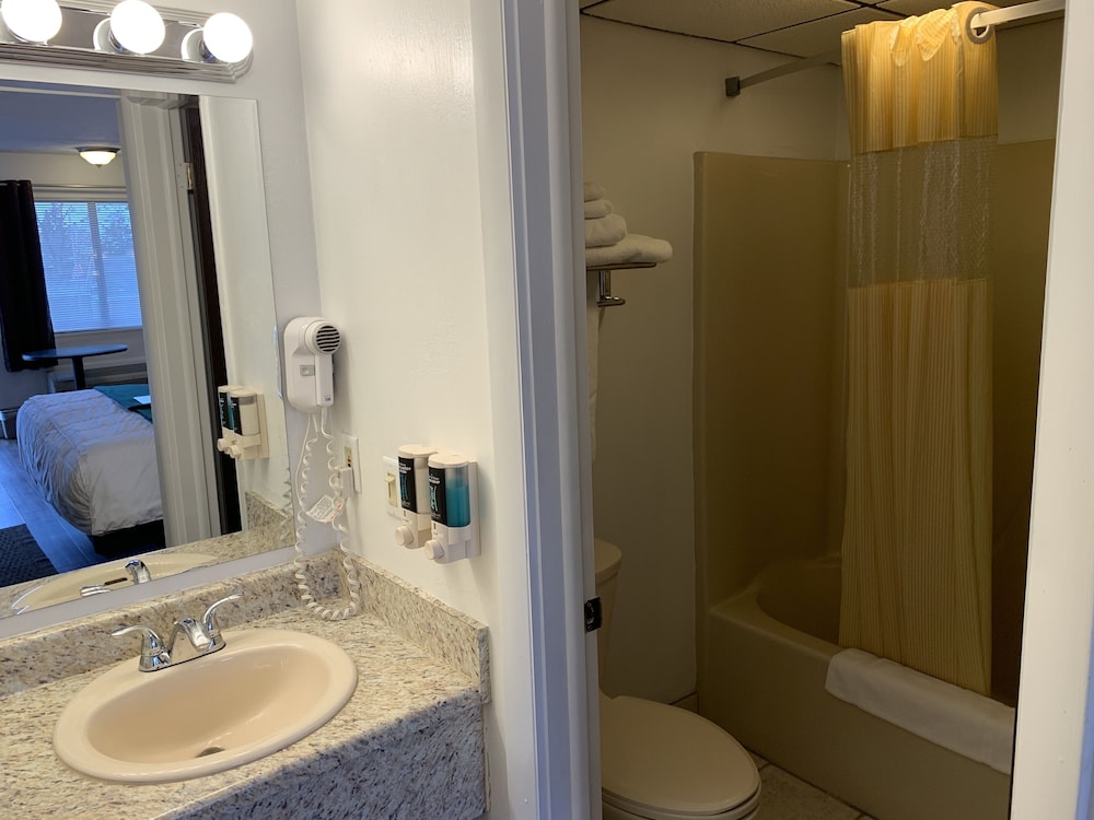 The Lodge - 1st Floor - 2 Queen Beds - Photo 4