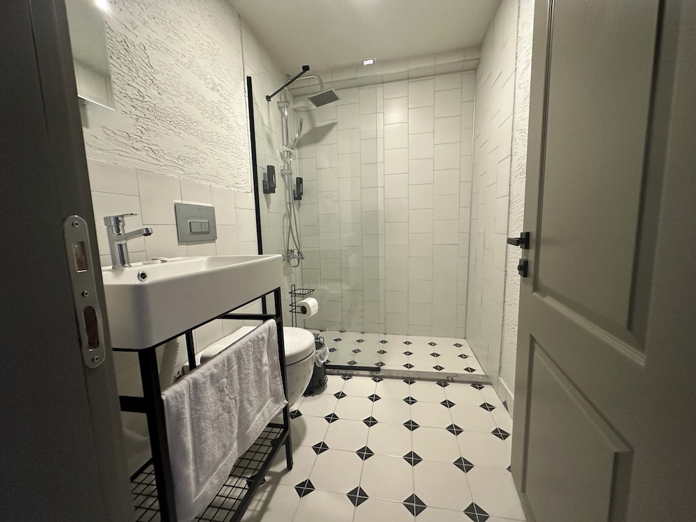 Economy Twin Room (Bodrum Kat - Basement) photo 3