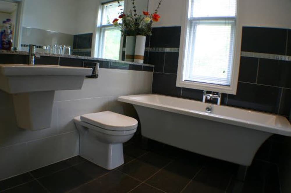 Double Room, Shared Bathroom (Knowle) photo 2