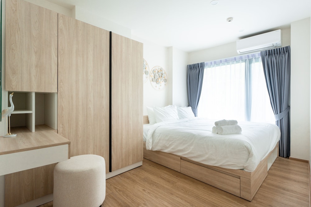 Business Apartment, Balcony, Pool View