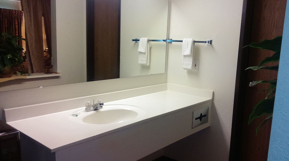 Room, 1 King Bed, Jetted Tub photo 3