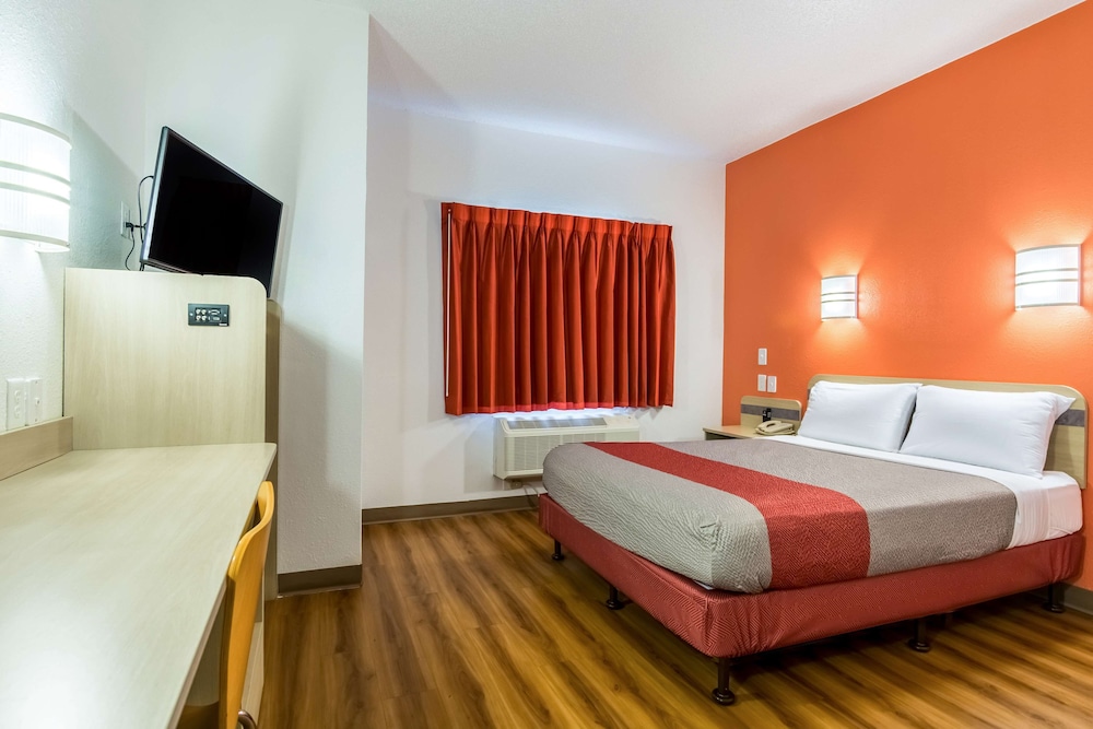 Deluxe Room, 1 Double Bed, Smoking, Refrigerator & Microwave