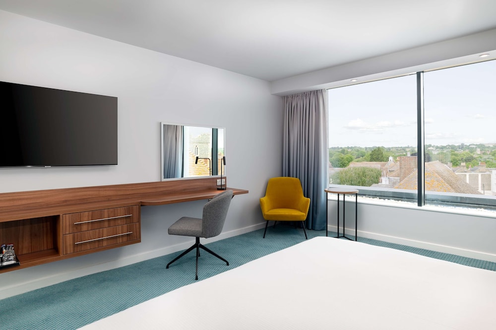 Room, 1 Queen Bed With Sofa Bed (View) photo 1
