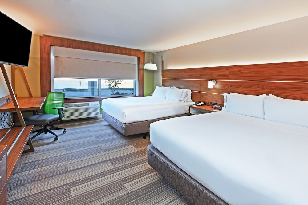 Room, 2 Queen Beds, Accessible, Non Smoking (Communications, Roll-In Shower)