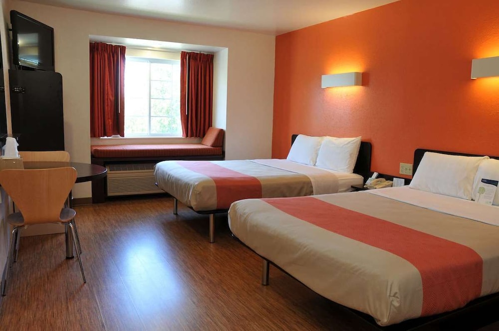 Deluxe Room, 2 Queen Beds, Non Smoking photo 3