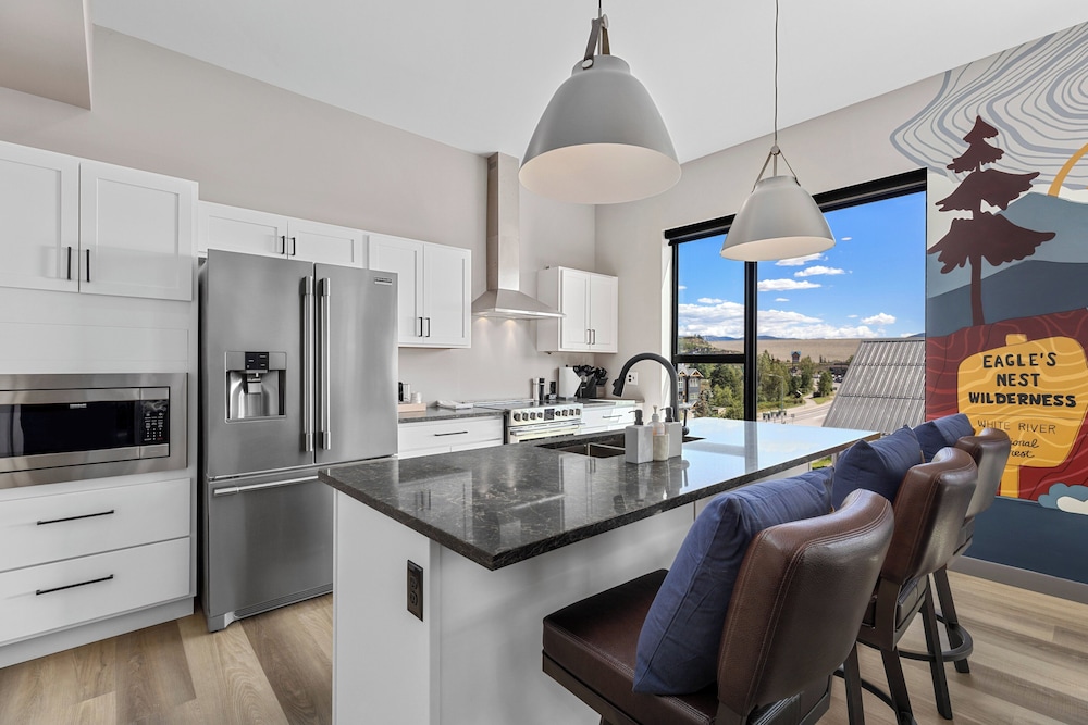 Suite, 2 Bedrooms, Mobility Accessible (Communications) - Photo 6