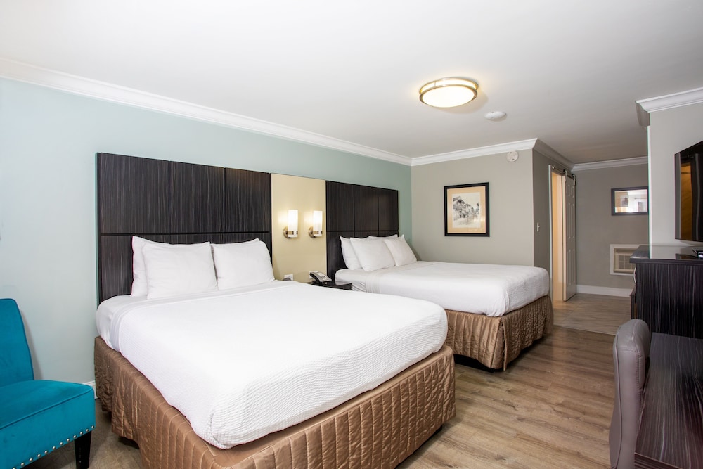 Standard Room, 2 Queen Beds, Accessible, Non Smoking - Photo 5