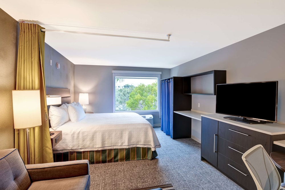 Studio, 1 King Bed, Accessible, Bathtub - Photo 3