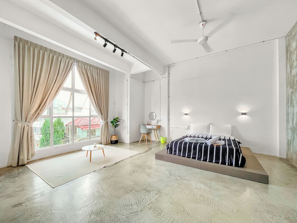 Comfort Triple Room, City View