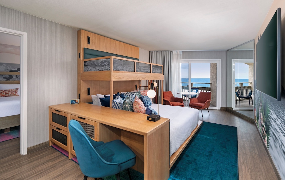 Premium Suite, 2 Queen Beds, Balcony, Ocean View
