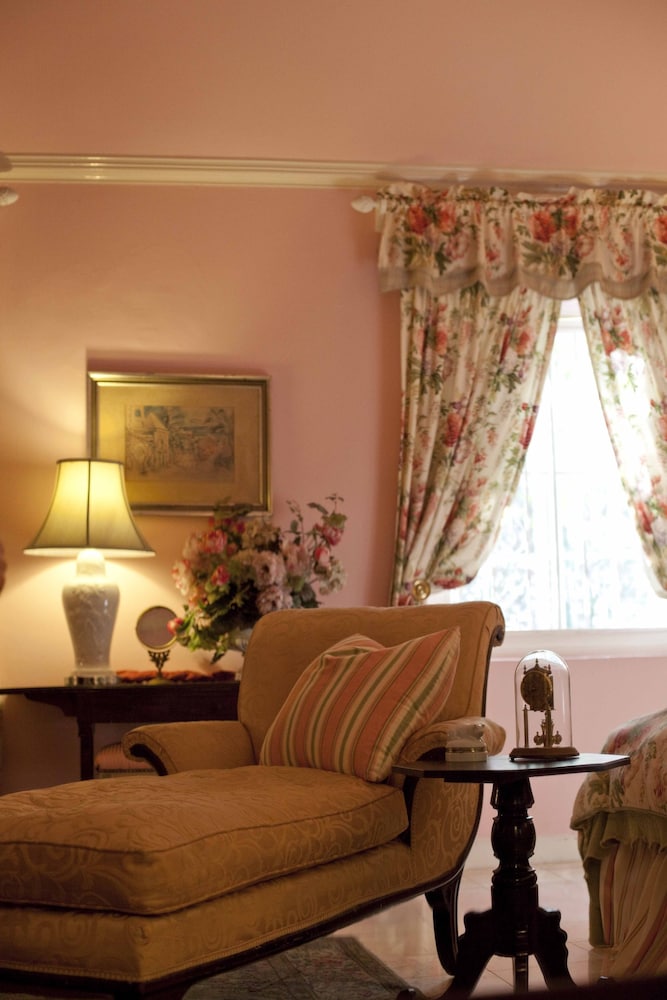 Luxury Room, 1 King Bed photo 3
