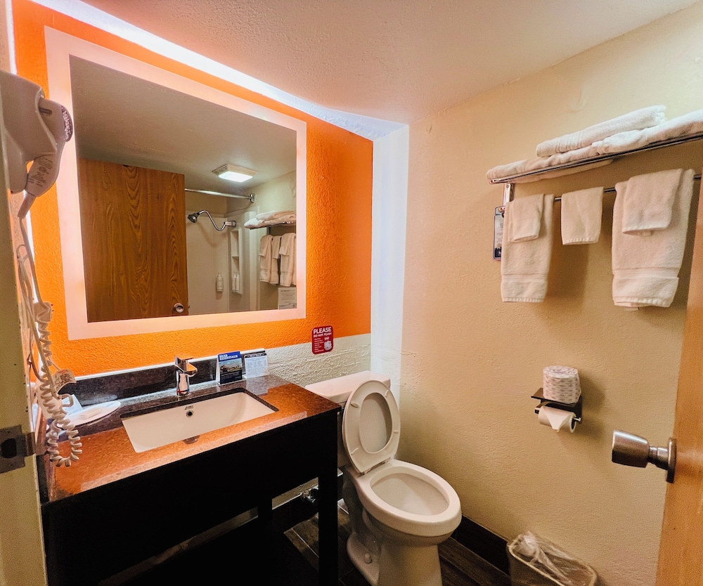 Deluxe Studio, 2 Queen Beds, Non Smoking (Efficiency) - Photo 6