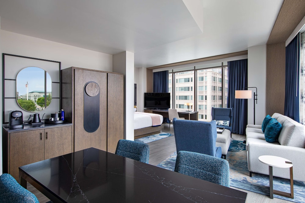 Suite, 1 King Bed with Sofa bed (The Olmstead Suite) - Photo 2