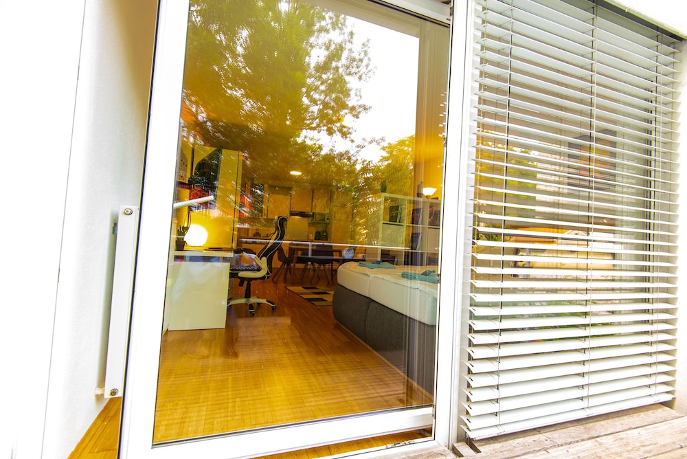City Studio, 1 Double Bed, Non Smoking, Balcony (Top 2) photo 2