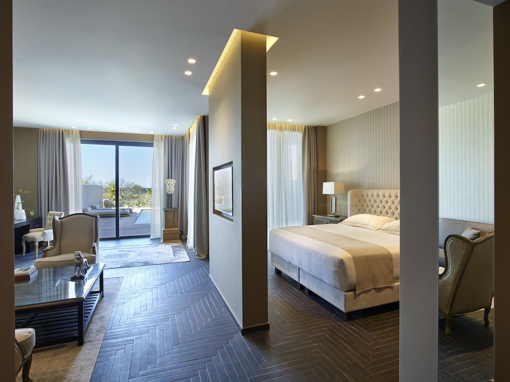 Executive Suite, Private Pool - Photo 3