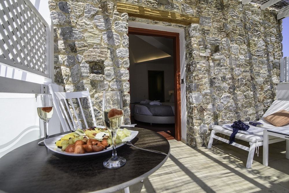 Deluxe Room, Jetted Tub (outdoor) - Photo 4