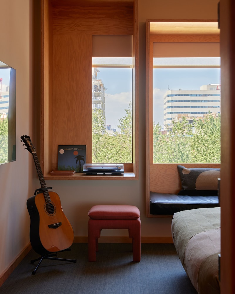 Room (Large) - Photo 3