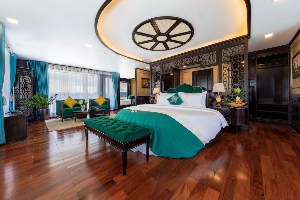 Queen Regent Suite photo 3