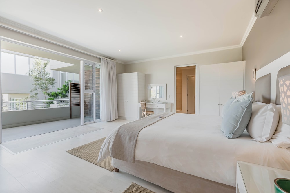 Luxury Suite, Balcony - Photo 3