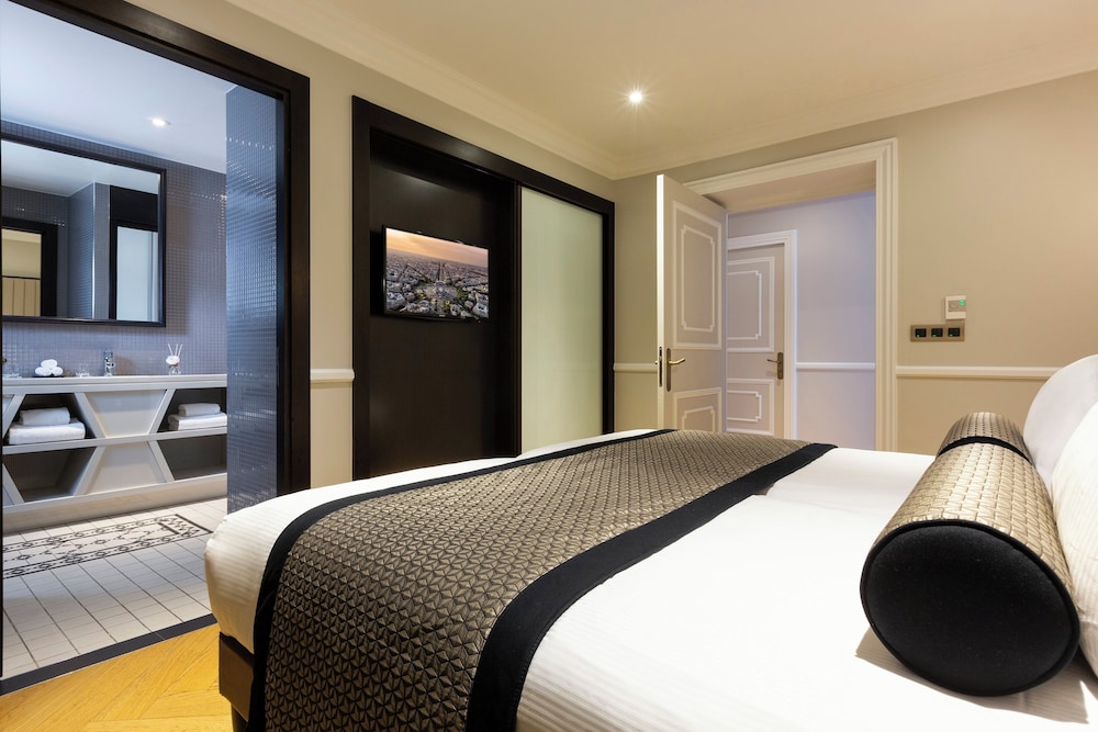 Suite (The Eiffel Tower) photo 3