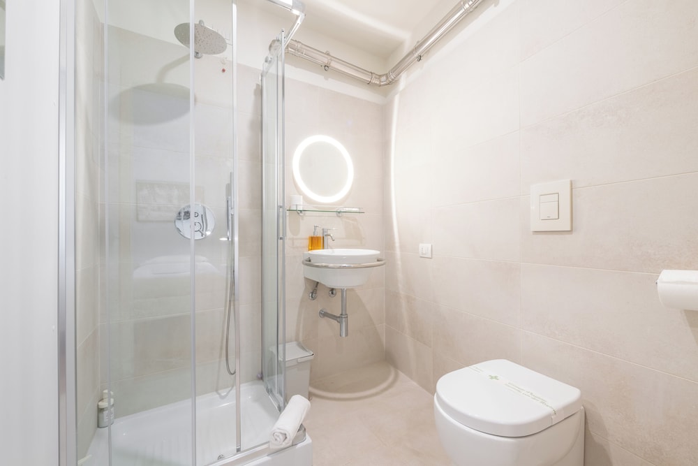 Villanova, comfort single, en-suite bathroom photo 2