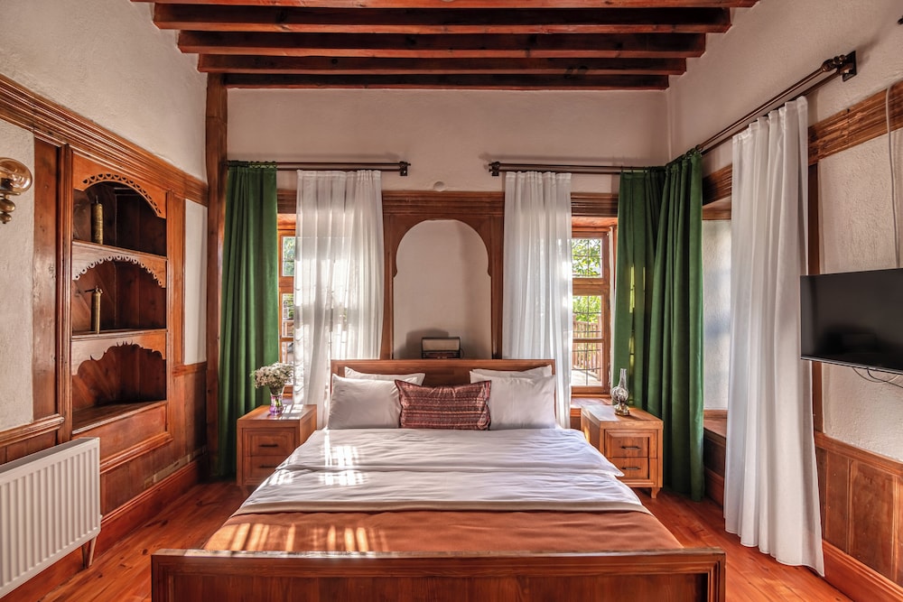 Deluxe Room, Garden View