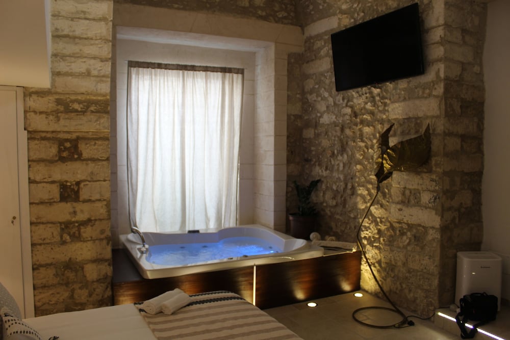 Suite, Jetted Tub (Suite del granaio)