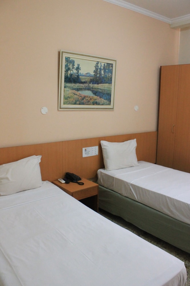Standard Twin Room - Photo 4