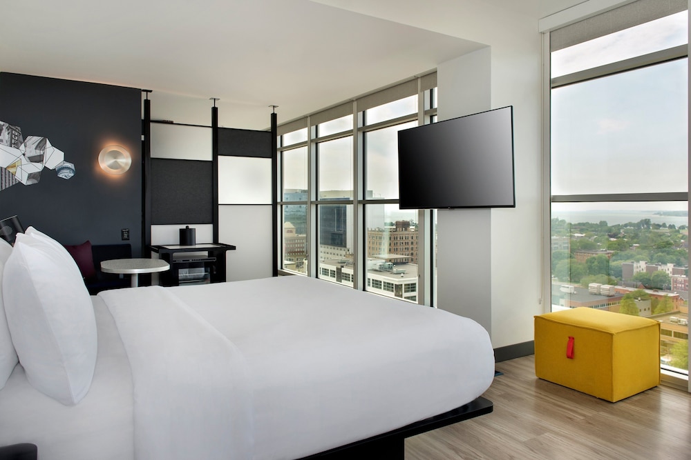 aloft, Room, 1 King Bed, Corner photo 1