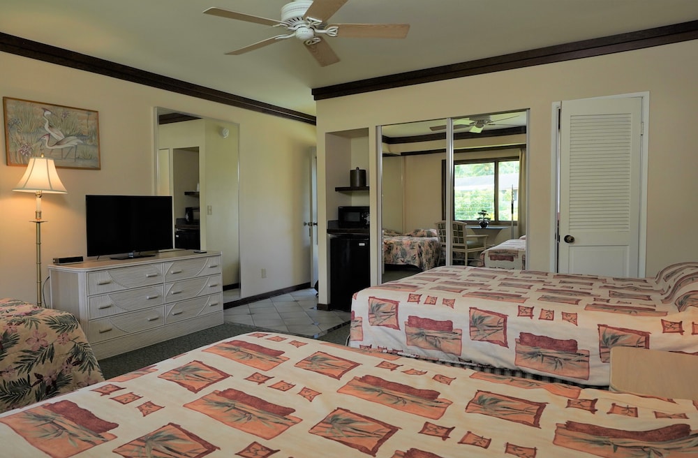 Standard Room, Multiple Beds (No Resort Fee, Free Breakfast) photo 3