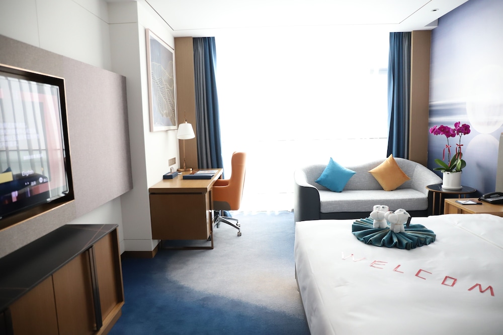 Executive Room, 1 King Bed, Club Lounge Access photo 2