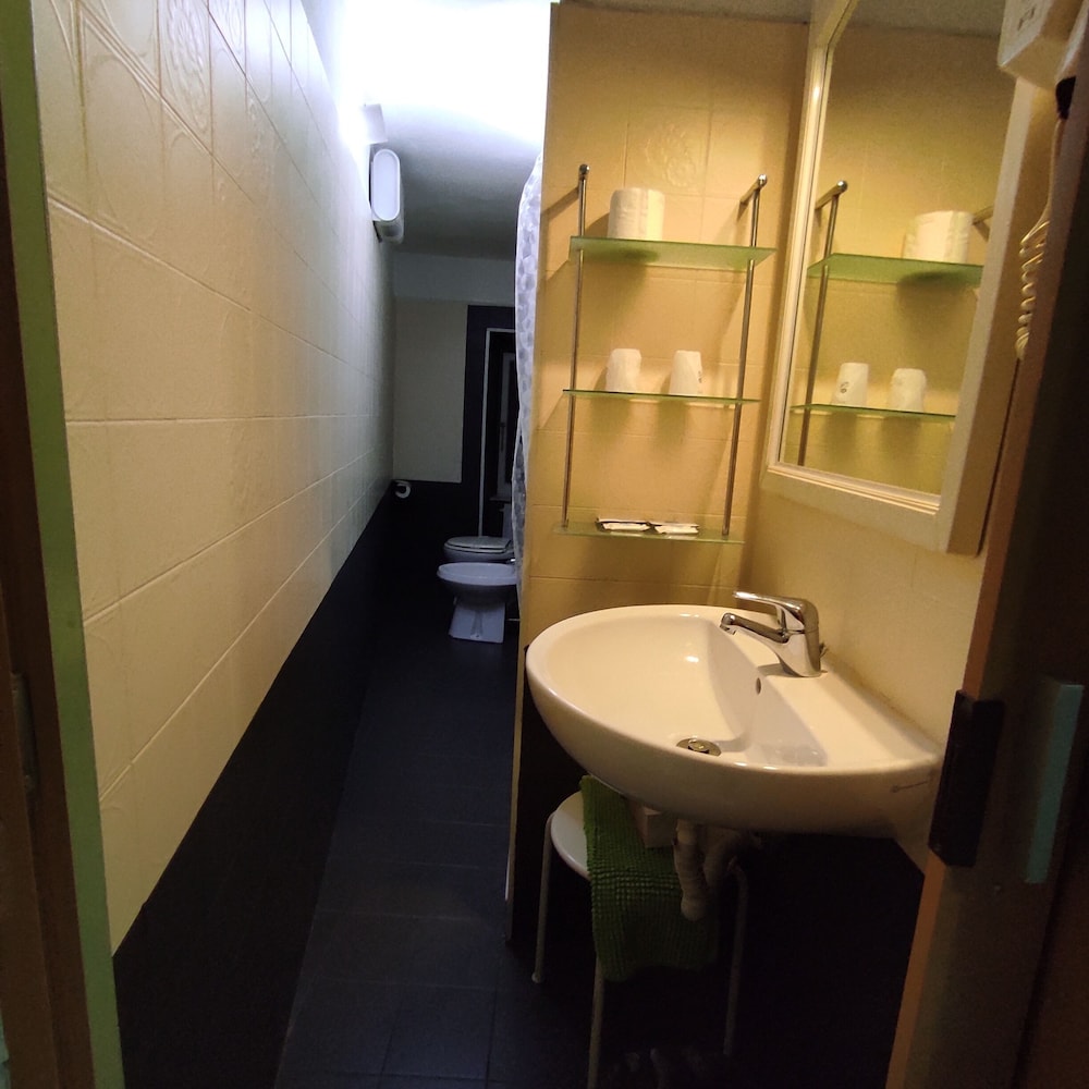 Basic Double Room, 1 Double or 2 Twin Beds, Non Smoking - Photo 10