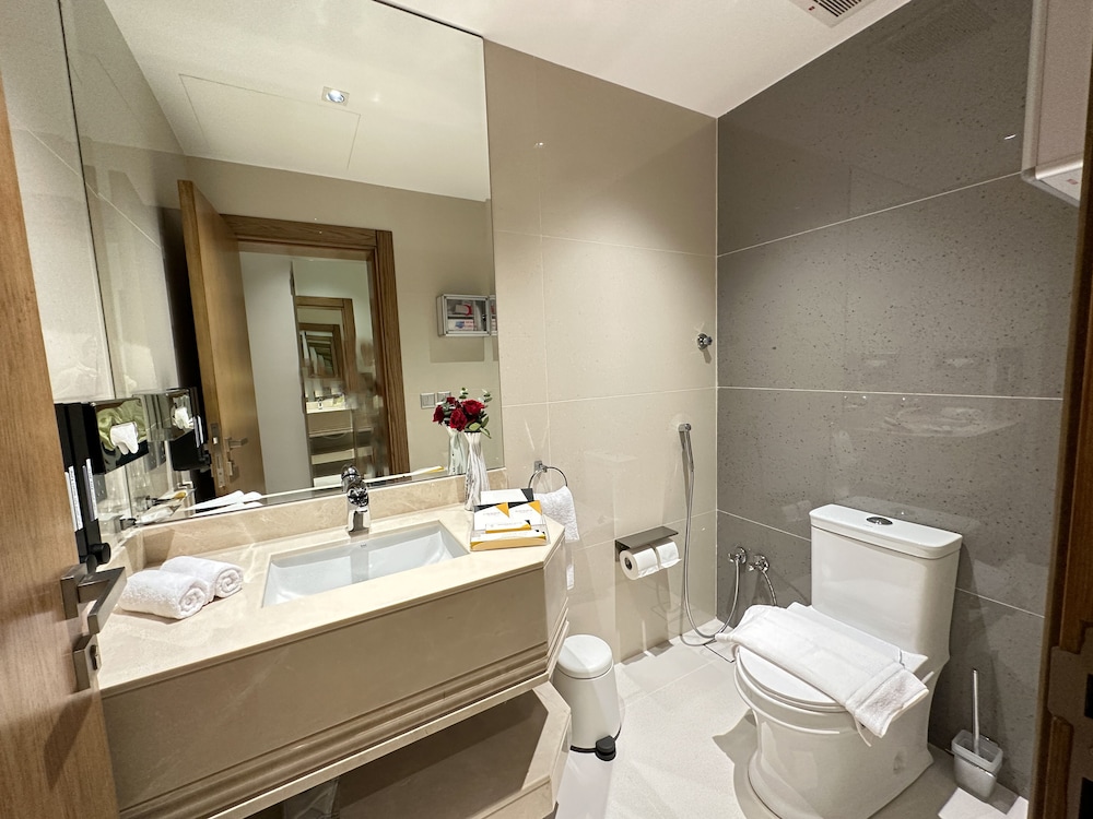 Luxury Apartment - Photo 6