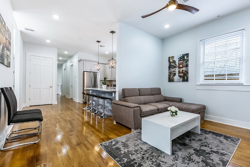 Signature Condo, 4 Bedrooms, Balcony