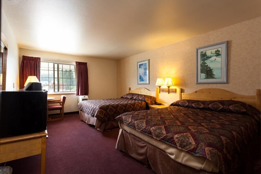 Deluxe Room, 2 Queen Beds photo 1