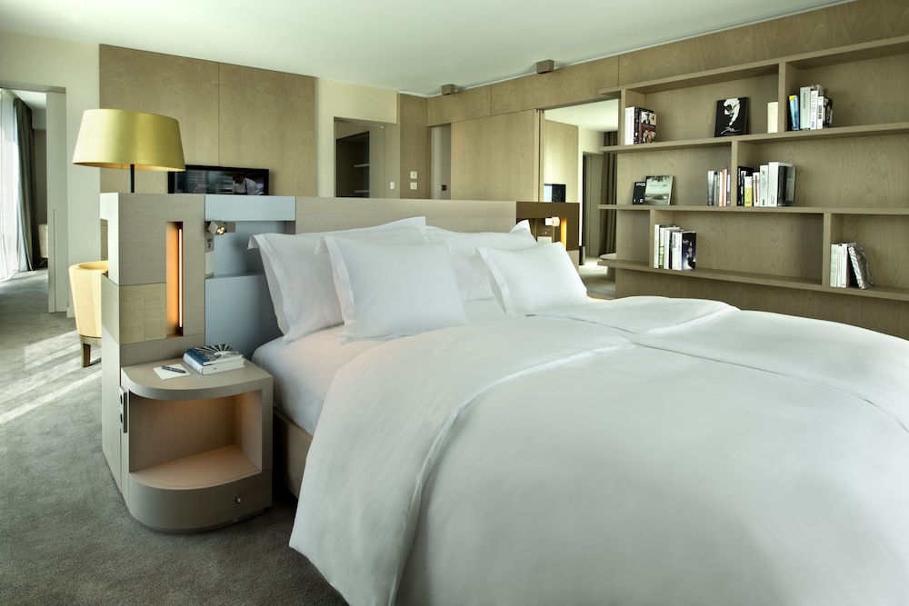 Executive Suite, 1 King Bed - Photo 3