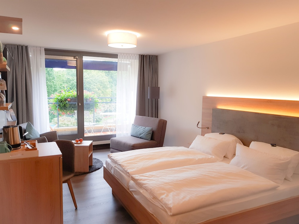 Panorama Comfort double room, balcony, park view (small) photo 3