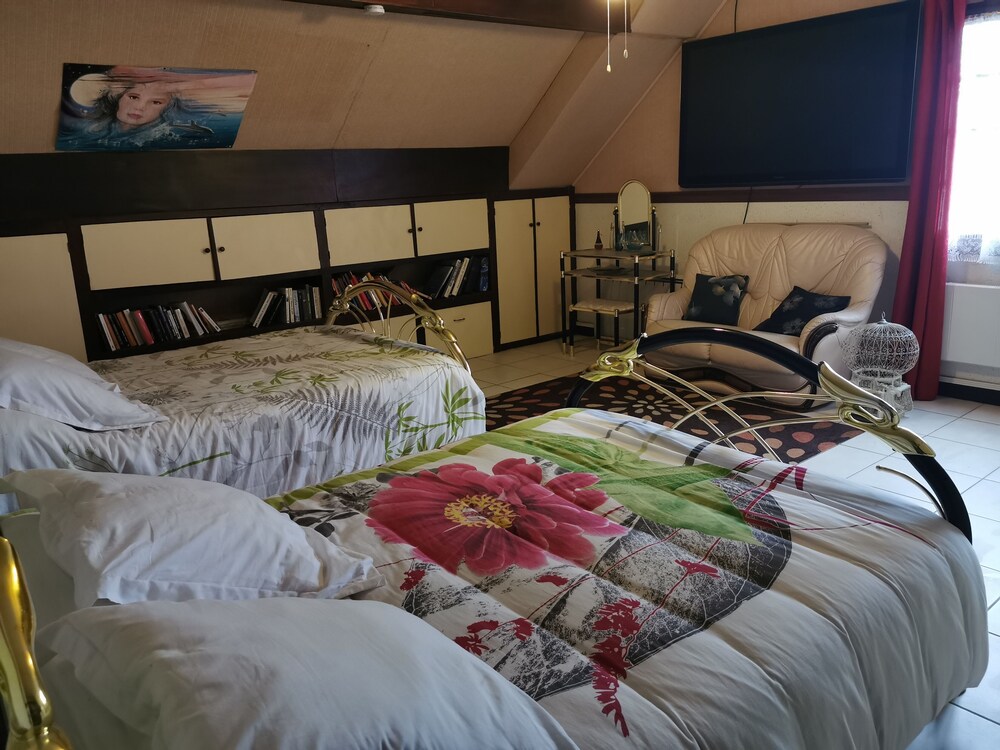 Family Room - Photo 4