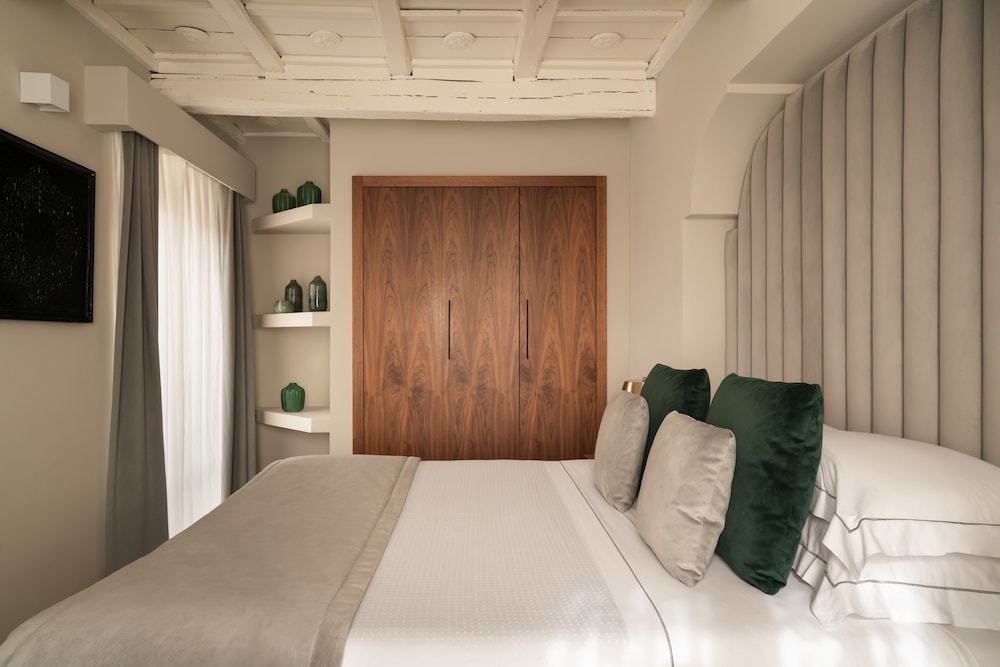 Annex Suite with Private Terrace Pantheon View thumbnail 6