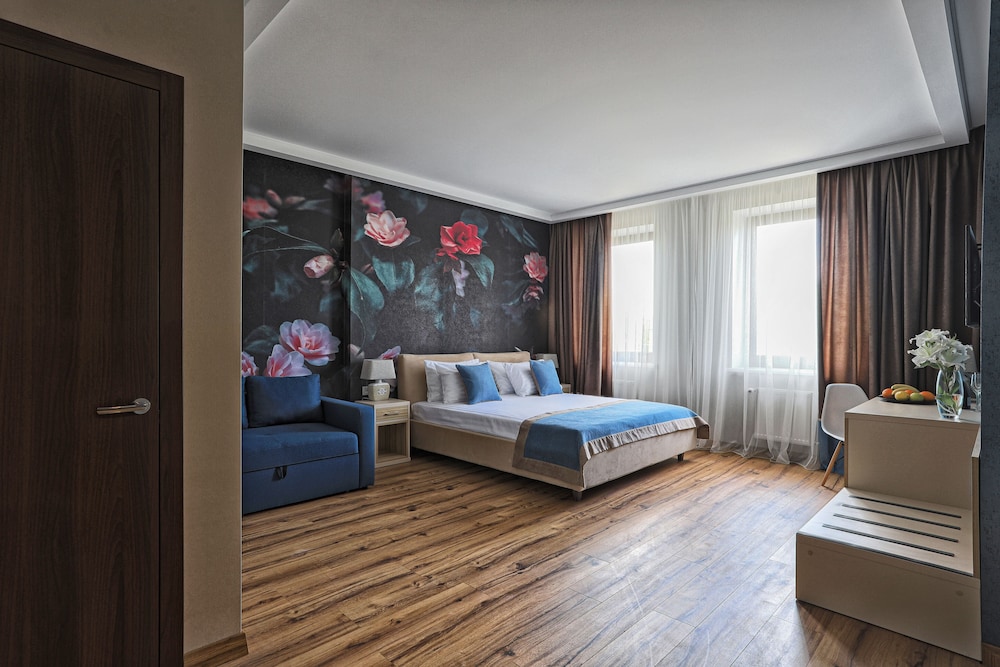 Junior Suite, City View