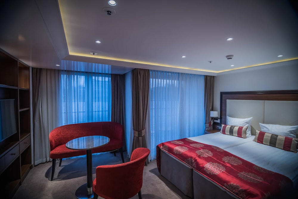 Business Suite, Balcony, City View