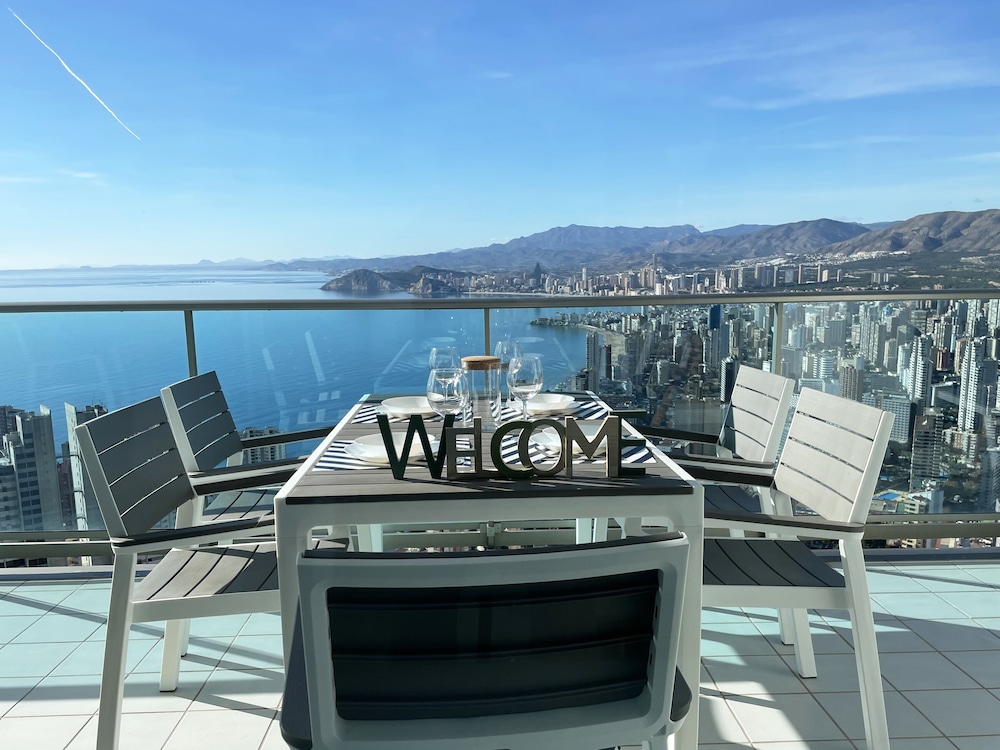 Luxury Apartment, 3 Bedrooms, Sea View