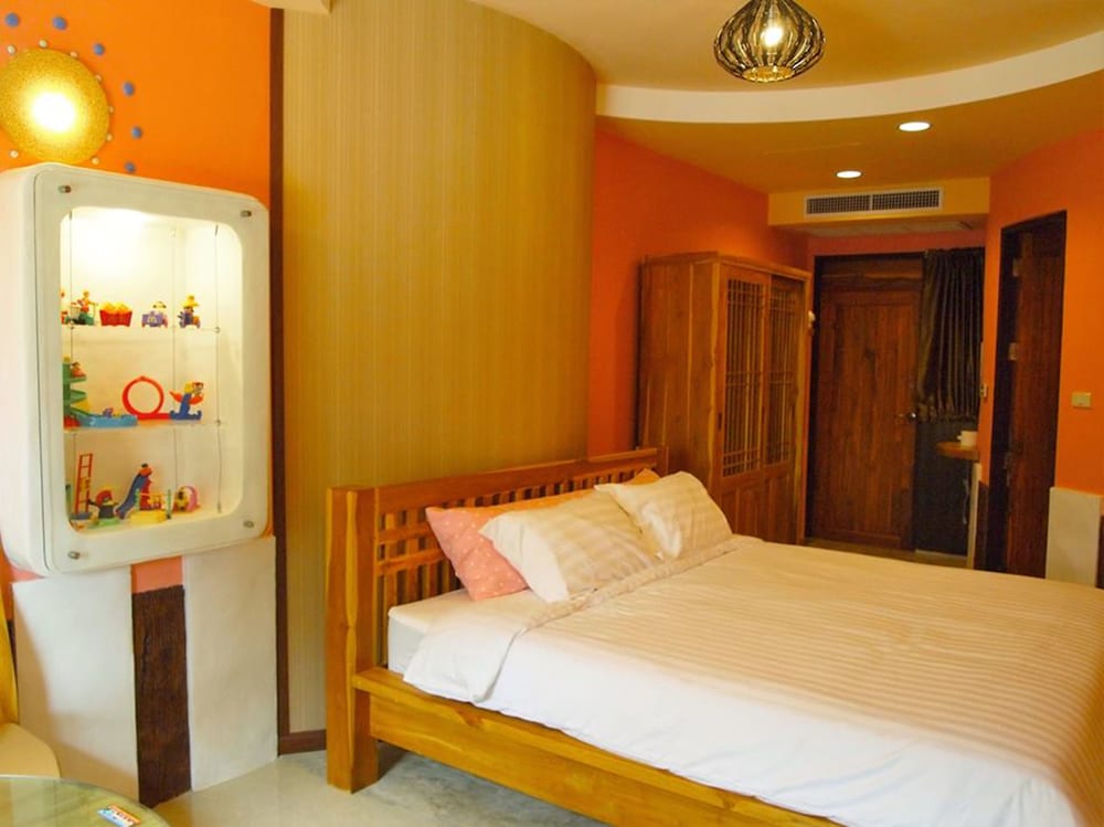 Standard Room, 1 King Bed, Non Smoking, Garden View photo 2