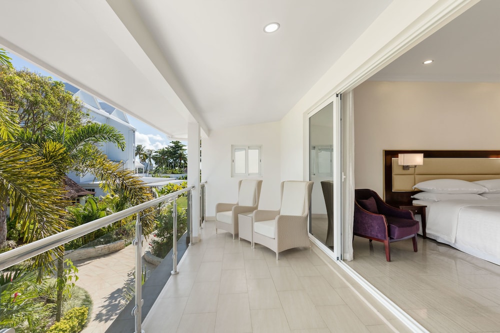 Room, 1 King Bed, Pool View photo 2