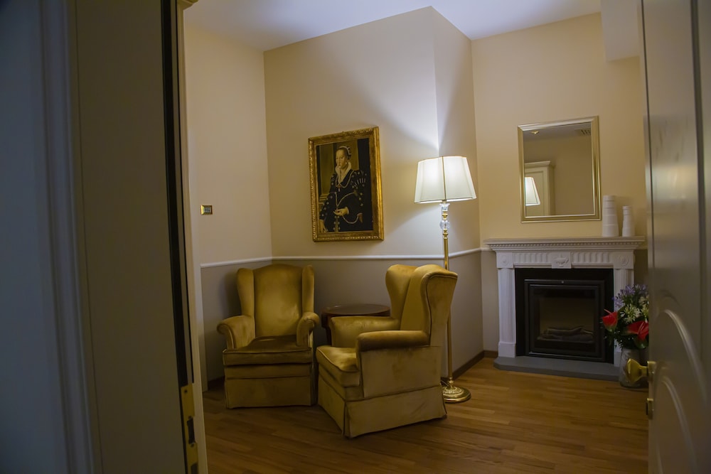 Junior Suite, 2 Queen Beds - Photo 3