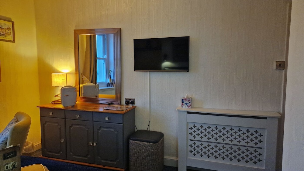 Double Room, Ensuite, Harbor View (Room 6,  2nd Floor) photo 3
