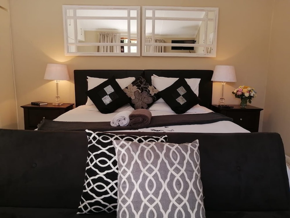 Standard Room, 1 Bedroom (Twin or King with Bath & shower) photo 2
