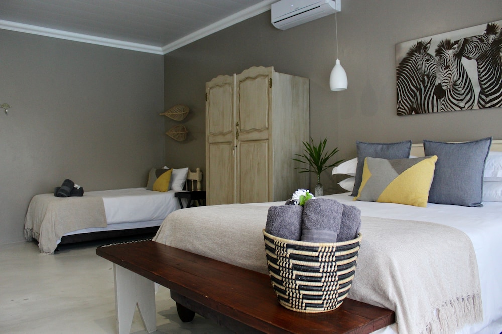 Superior Double Room with Pool Access photo 3