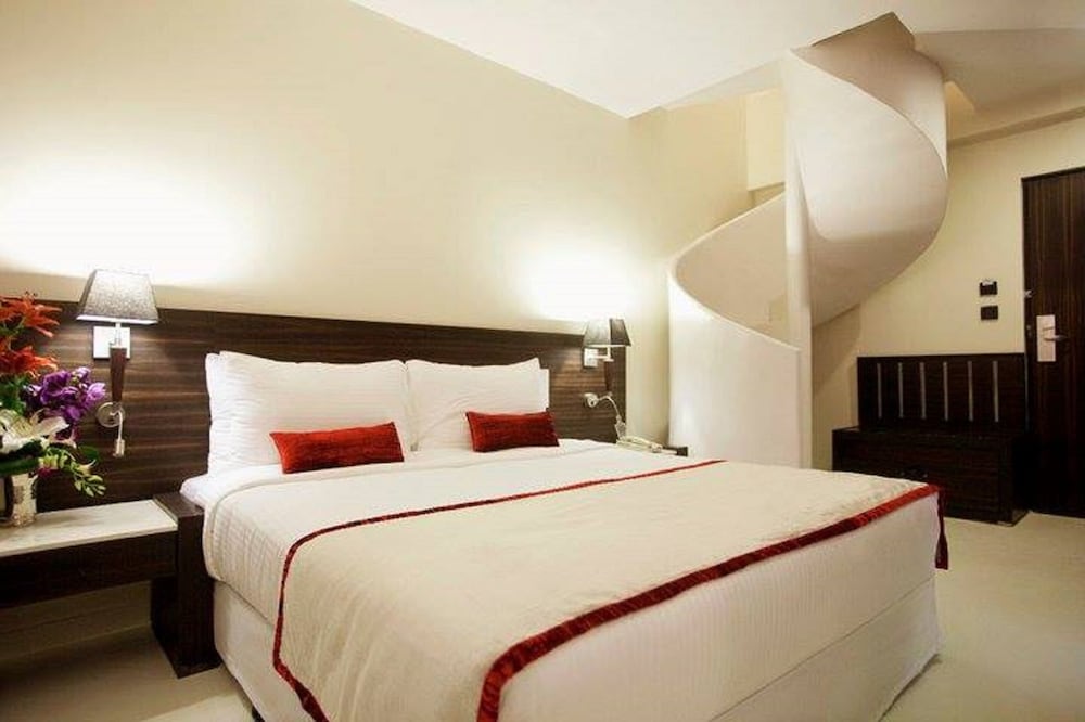 Executive Room - Photo 3