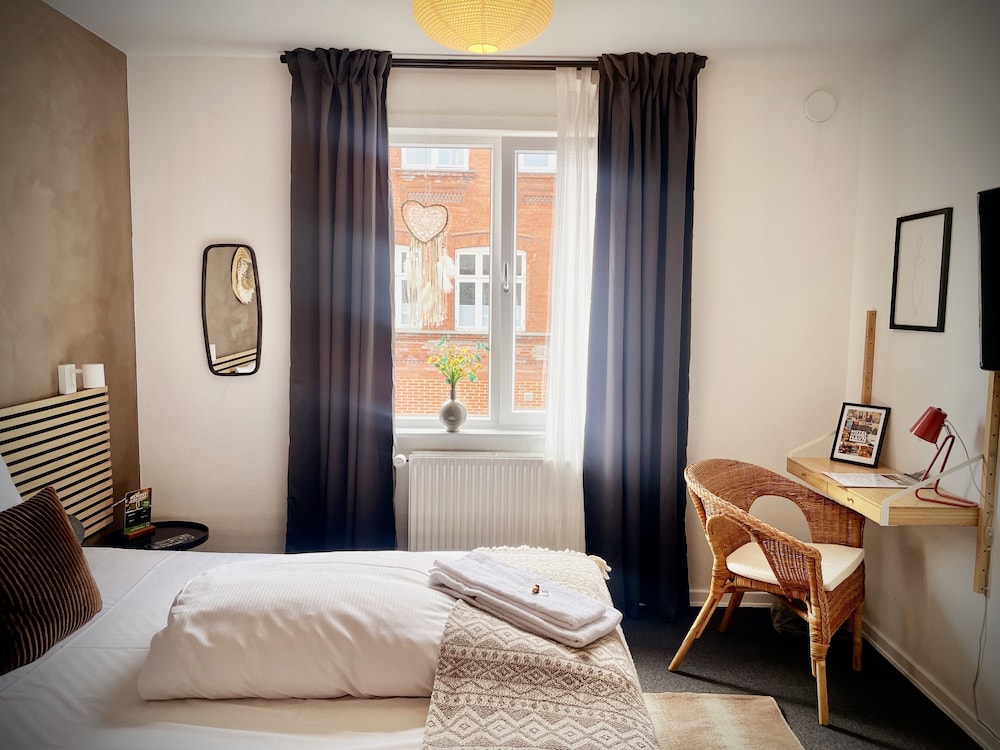 Single Room photo 2